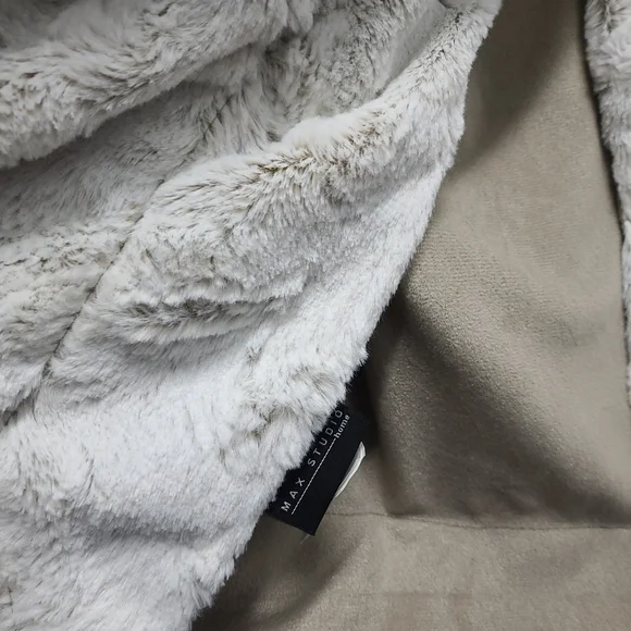 Max Studio Faux Fur Luxury Throw Blanket Decor Soft & Cozy Oversized 50"x70" New - Picture 9 of 12